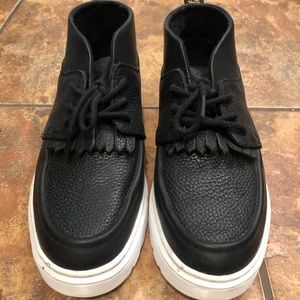 Women’s Doc Martens black size 8 excellent condition gently used